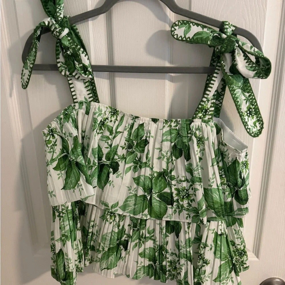 Tuckernuck Green and White Floral Top - Picture 1 of 2